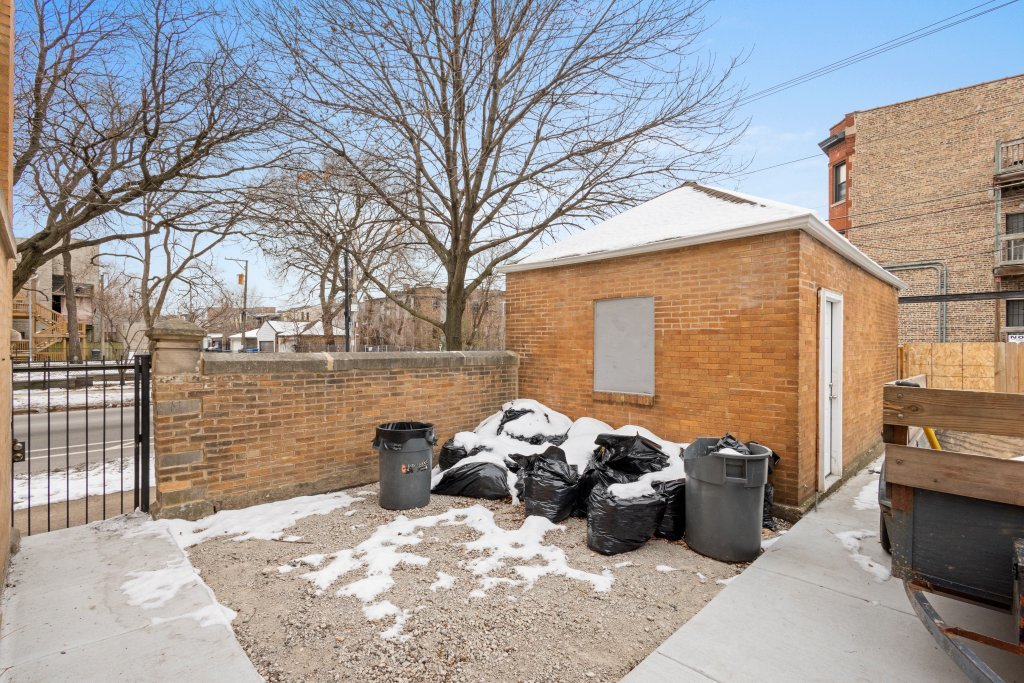 6556 S Woodlawn Avenue Property Photo 6