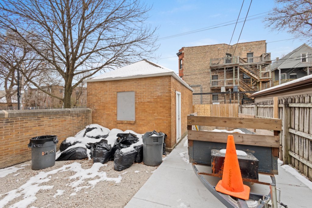 6556 S Woodlawn Avenue Property Photo 7