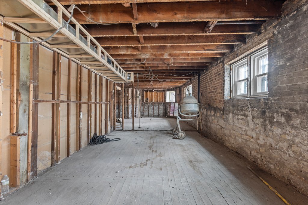6556 S Woodlawn Avenue Property Photo 12