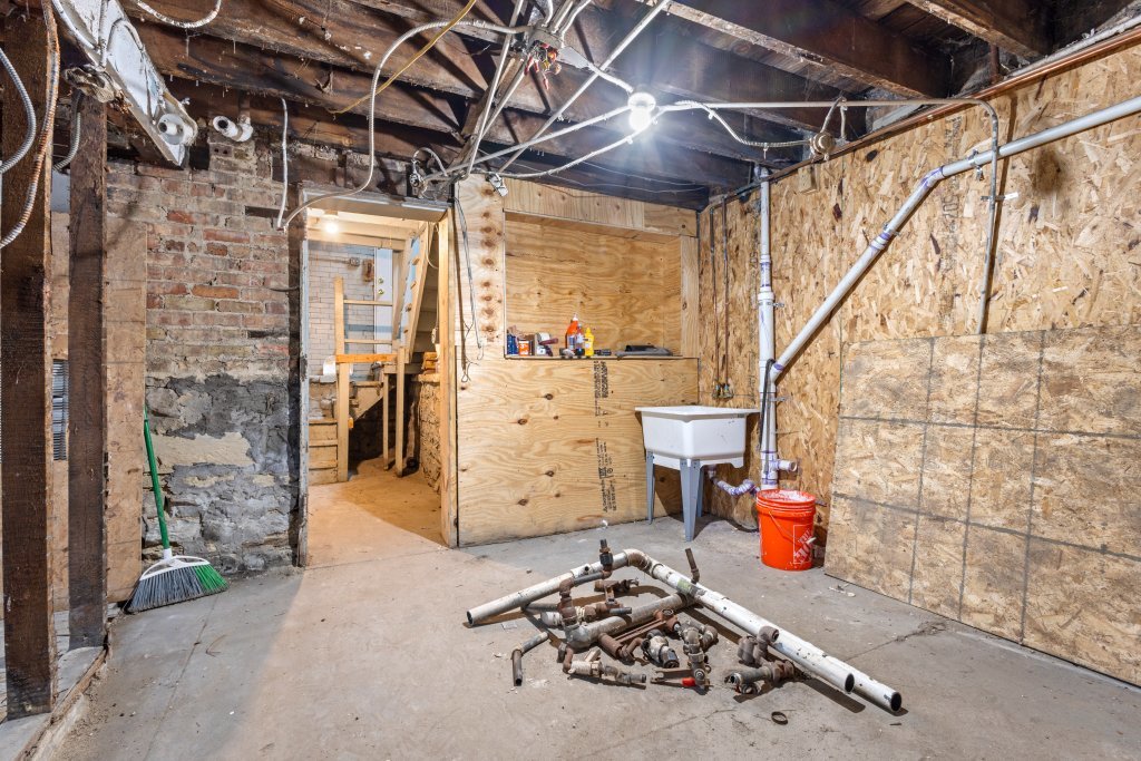 6556 S Woodlawn Avenue Property Photo 14