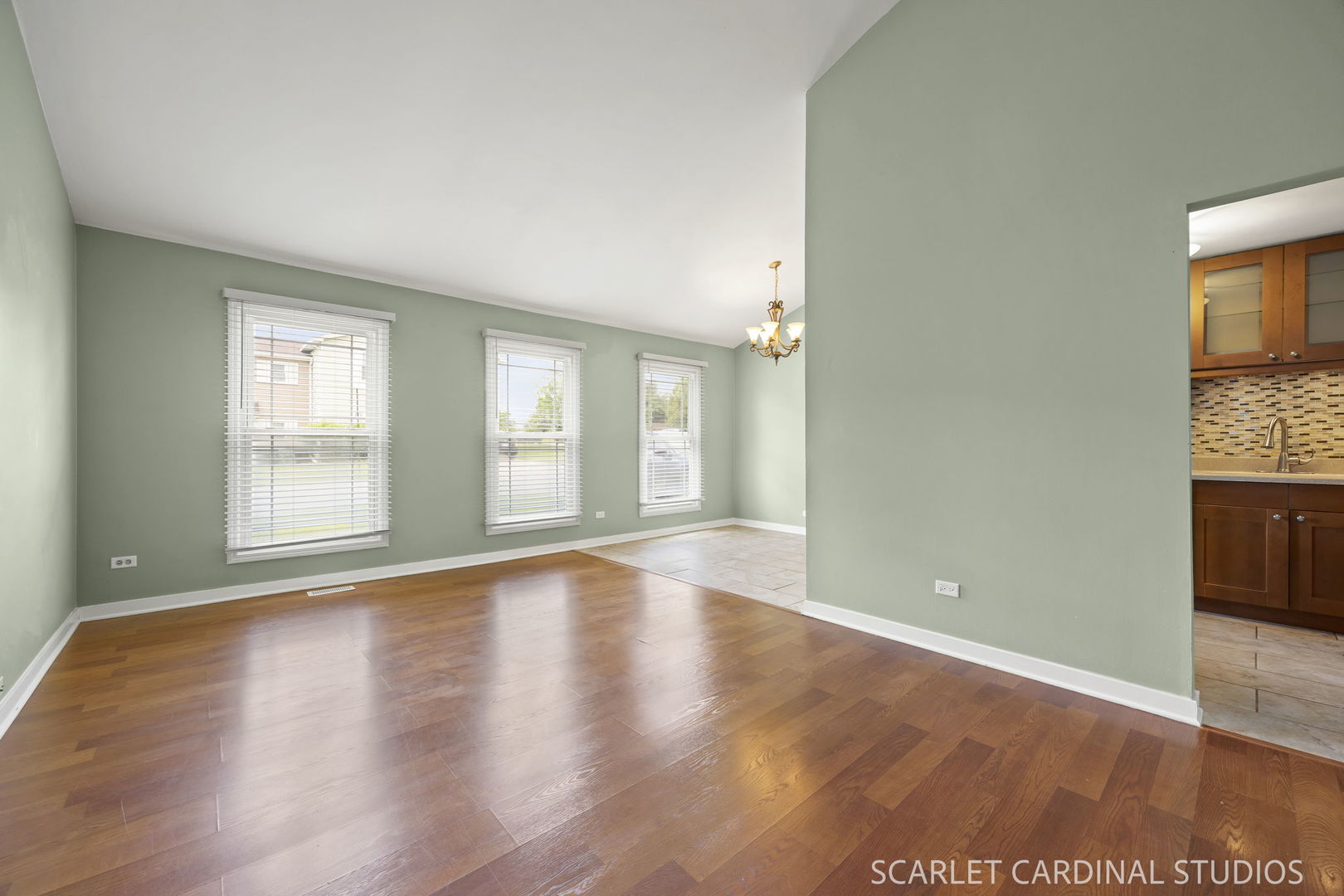 376 Thorncliffe Drive Property Photo 2