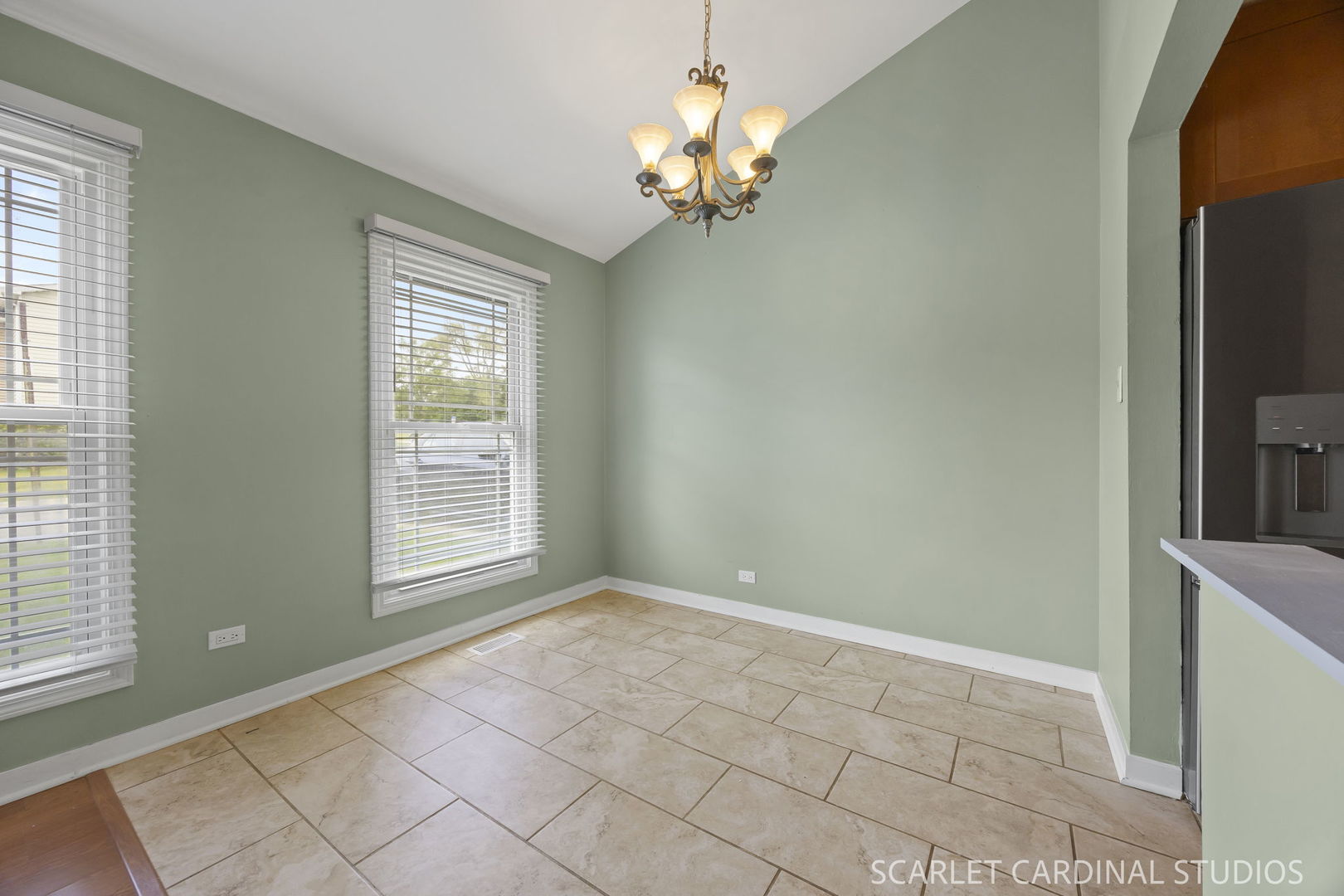 376 Thorncliffe Drive Property Photo 4