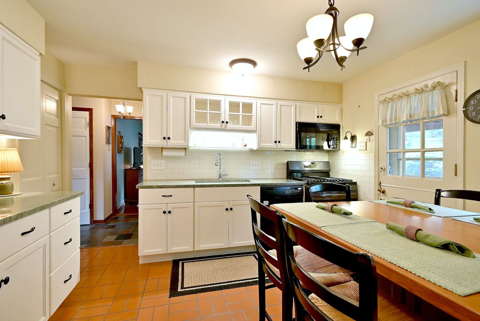3946 Gilbert Avenue Property Photo 14