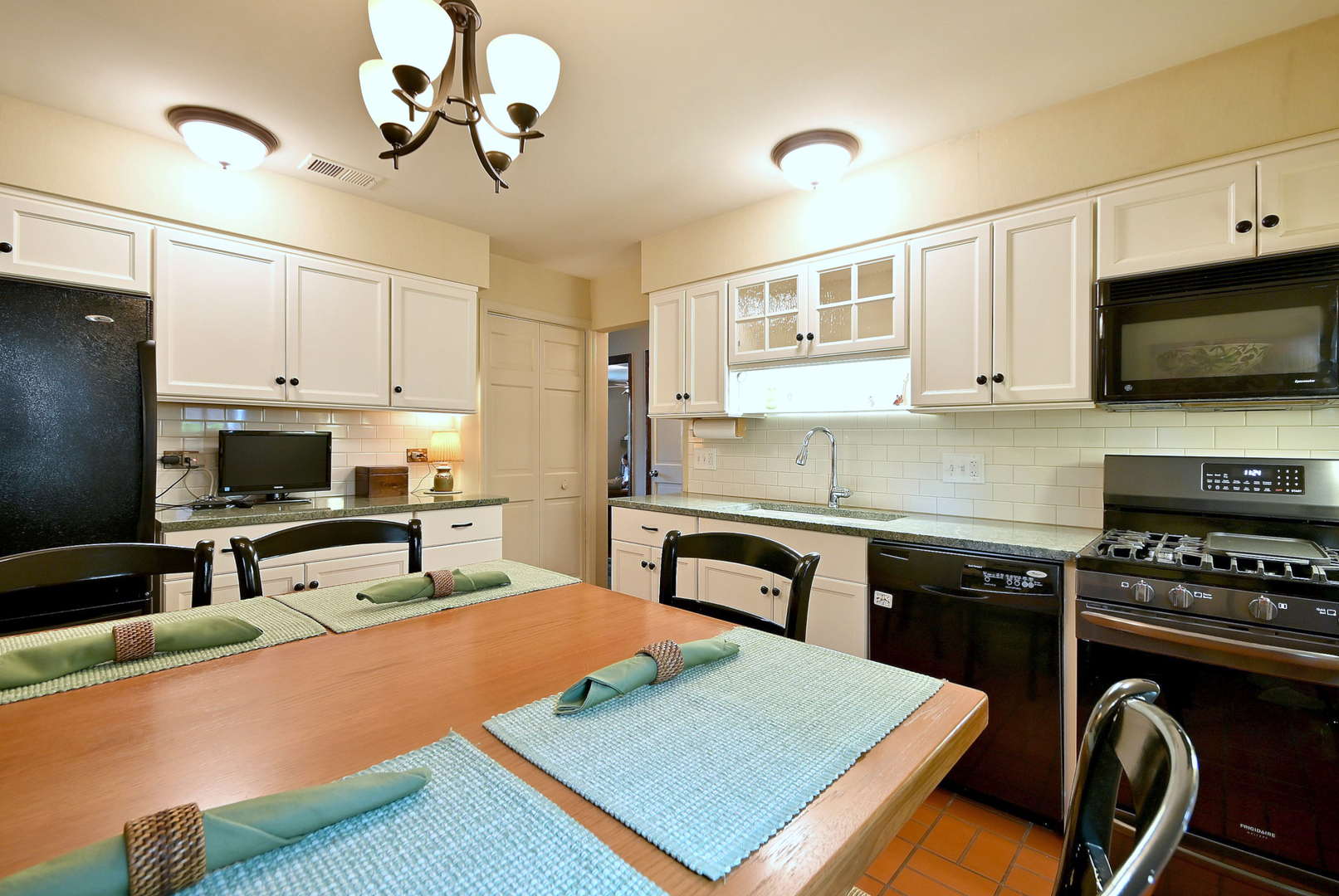 3946 Gilbert Avenue Property Photo 17