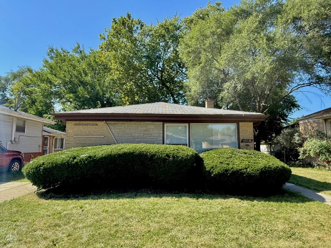 15530 University Avenue Property Photo 1