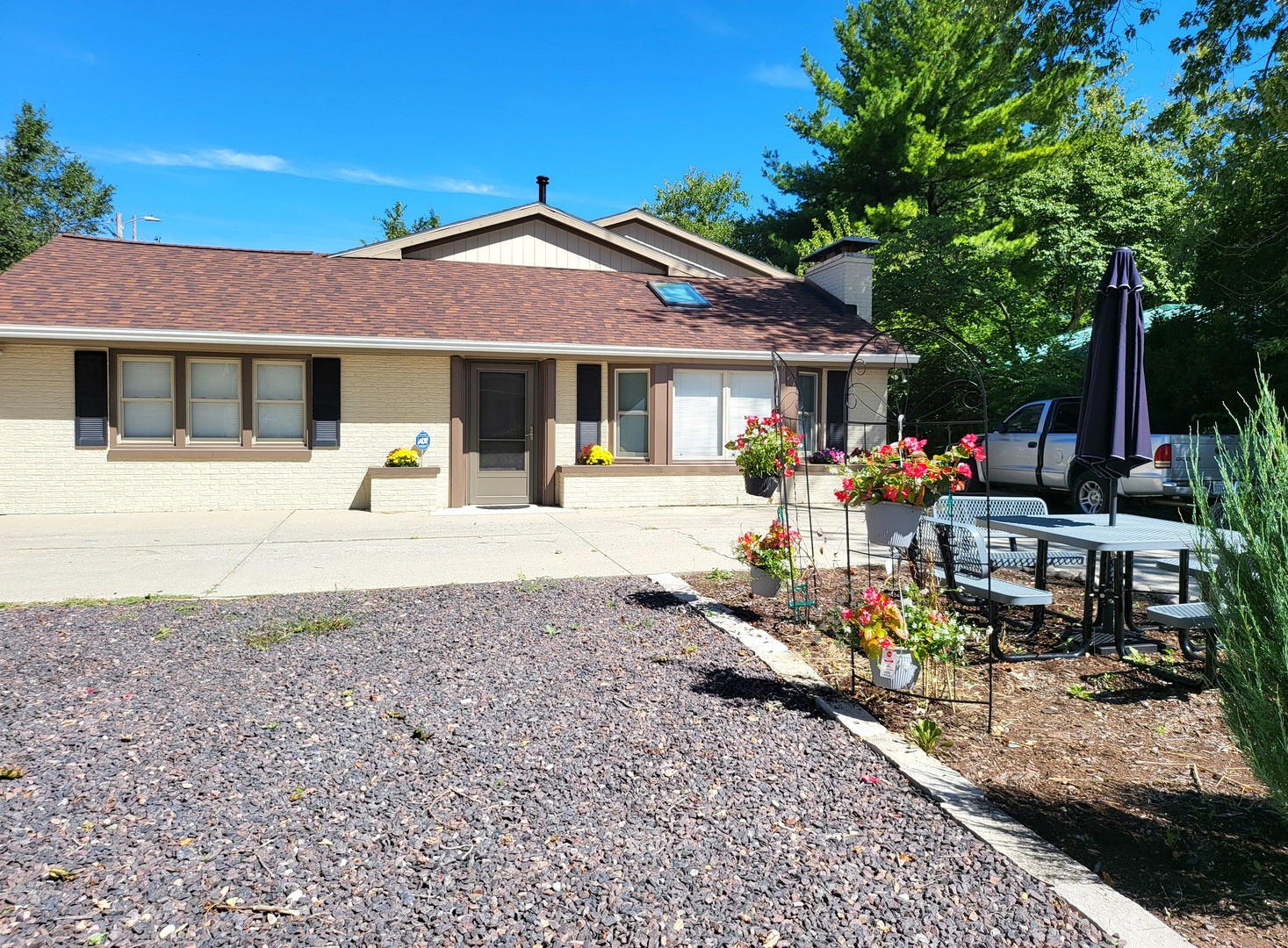 2306 Maysel Street Property Photo 6