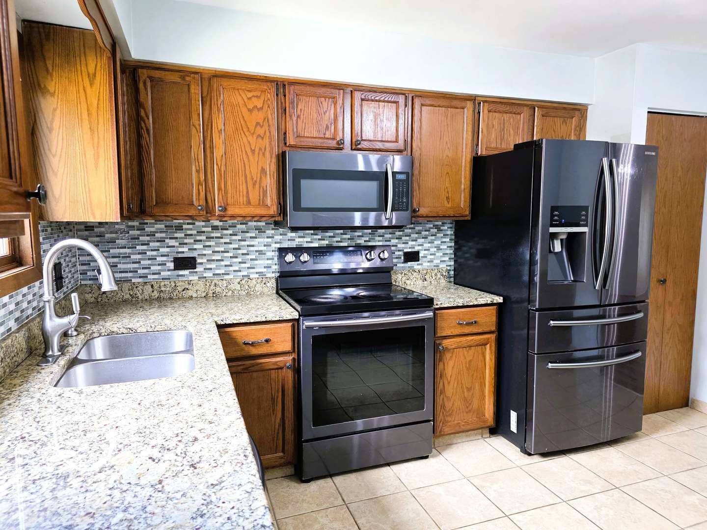 1907 W Golf Road 1b Property Photo 5