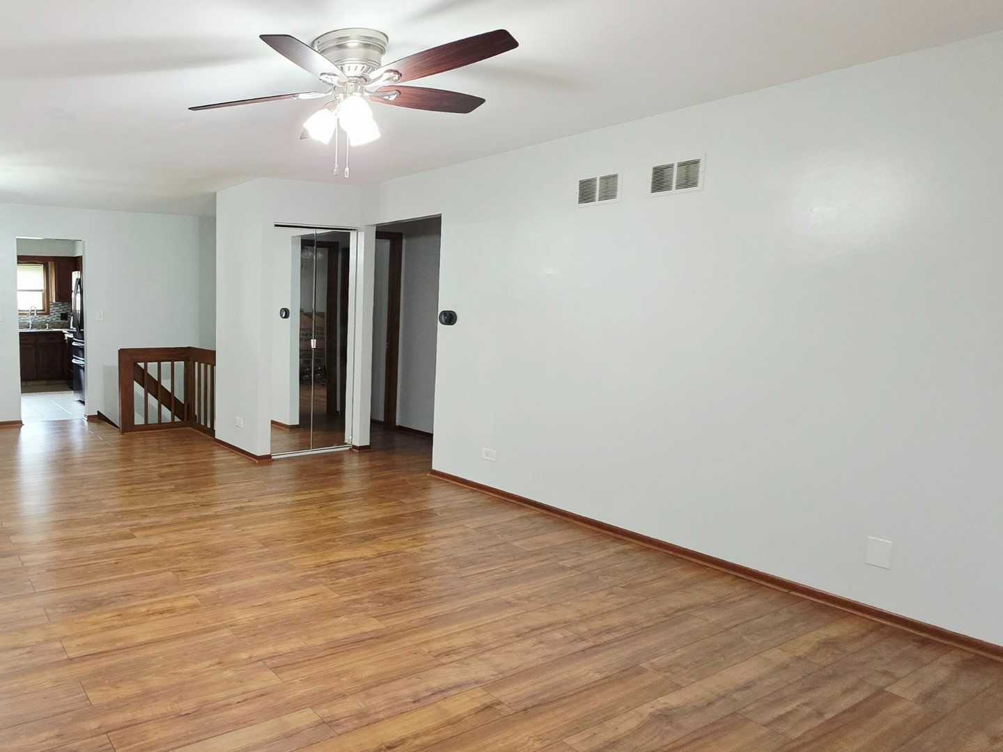 1907 W Golf Road 1b Property Photo 7
