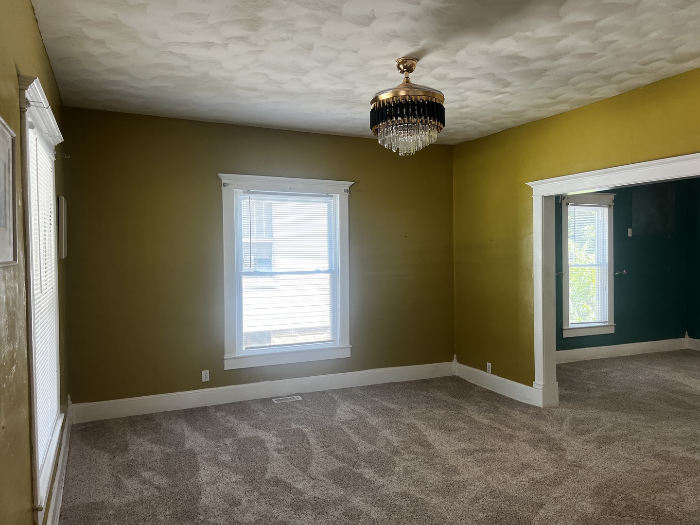 2121 College Avenue Property Photo 5