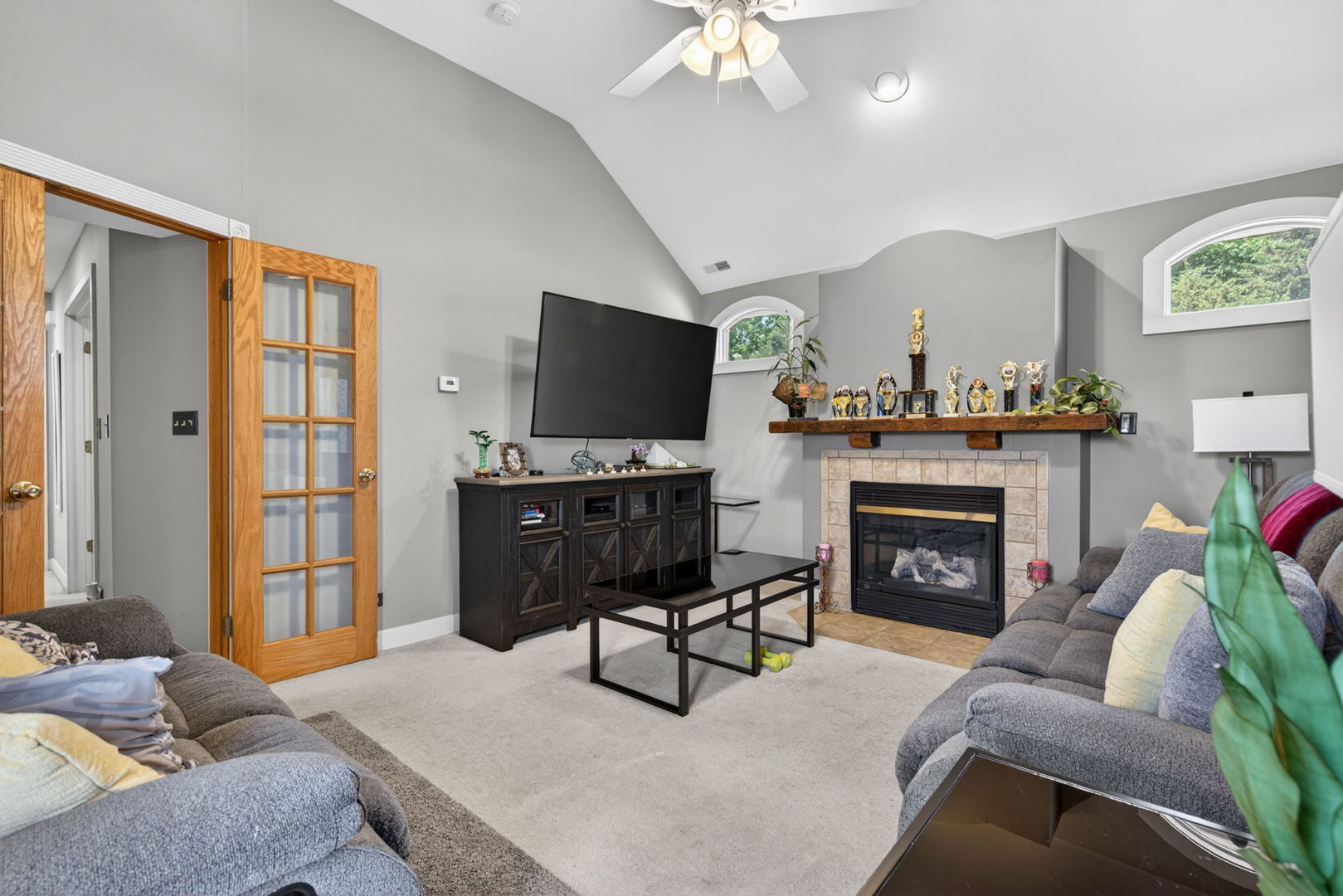 211-215 W Railroad Avenue Property Photo 22