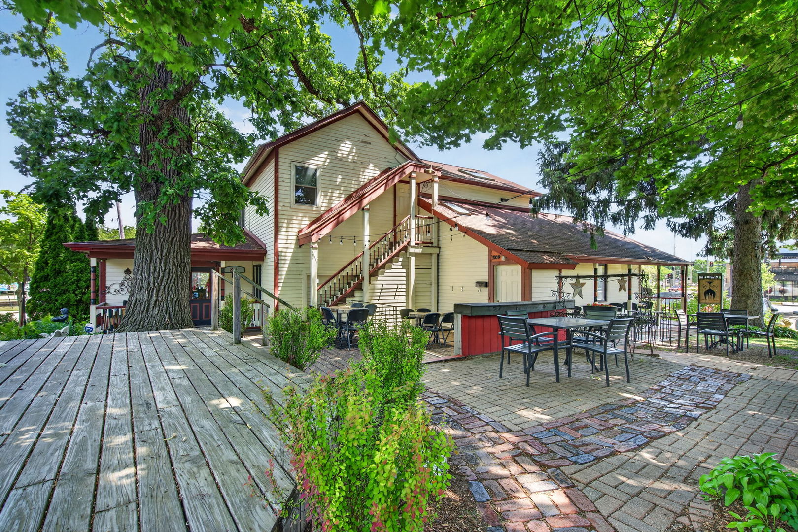 211-215 W Railroad Avenue Property Photo 31