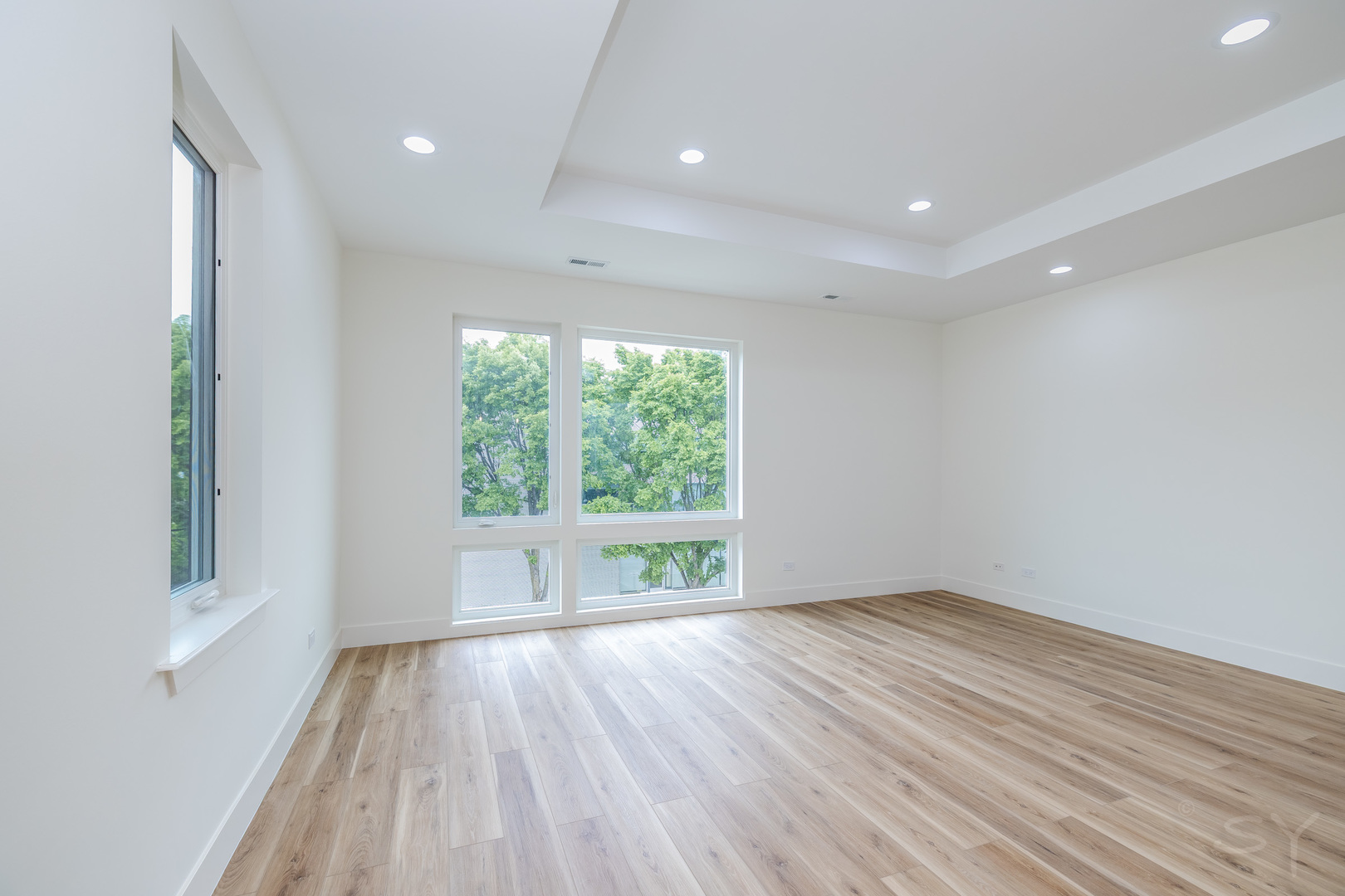 1331 S Fairfield Avenue Property Photo 2