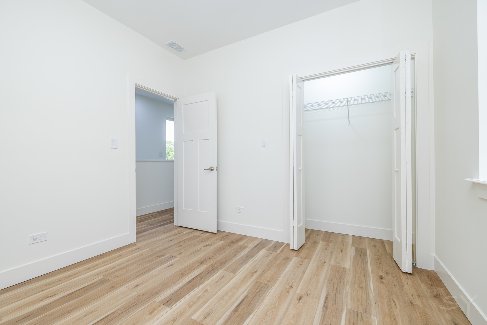 1331 S Fairfield Avenue Property Photo 9