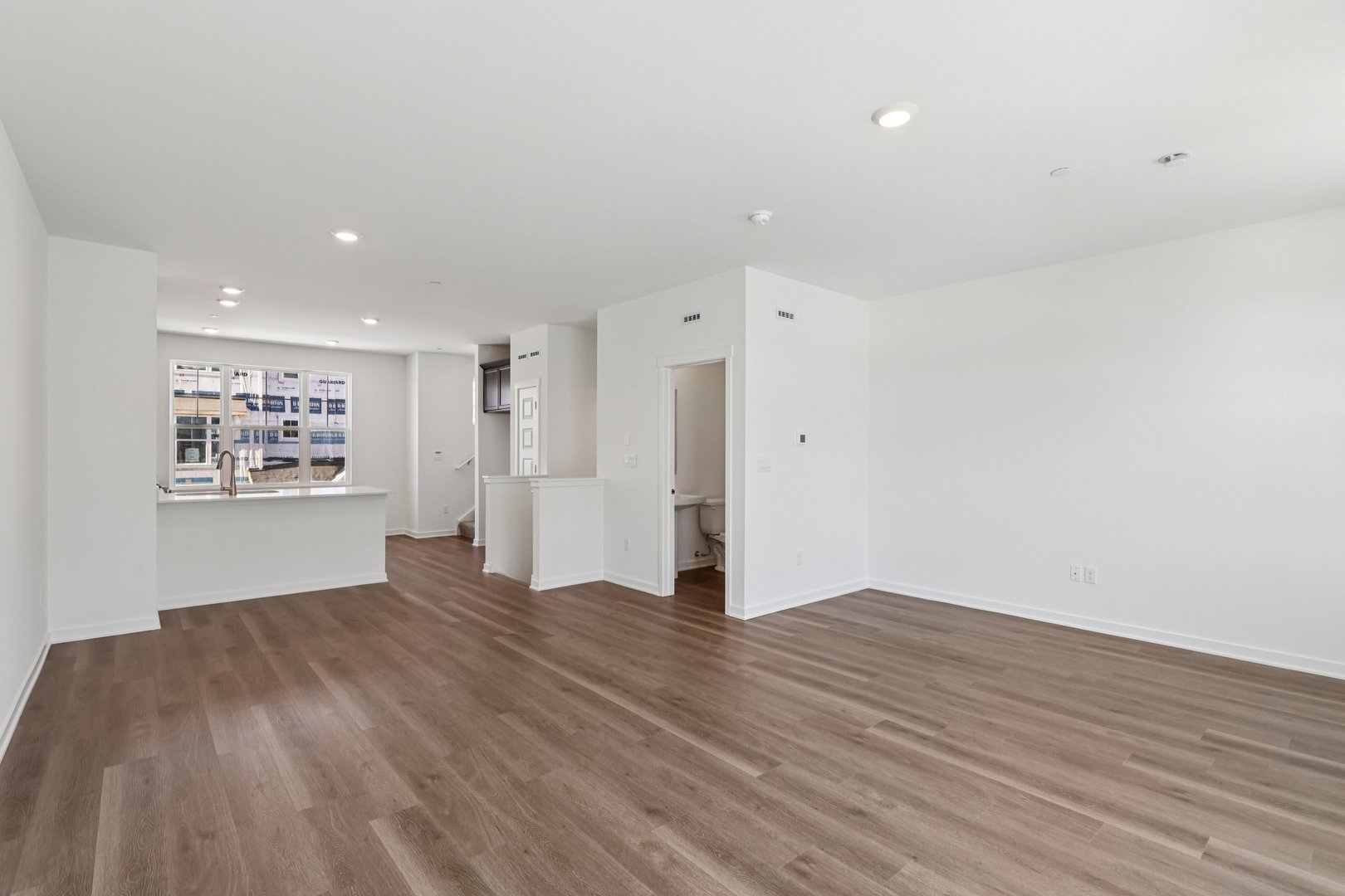 527 Yosemite Way Property Photo 7