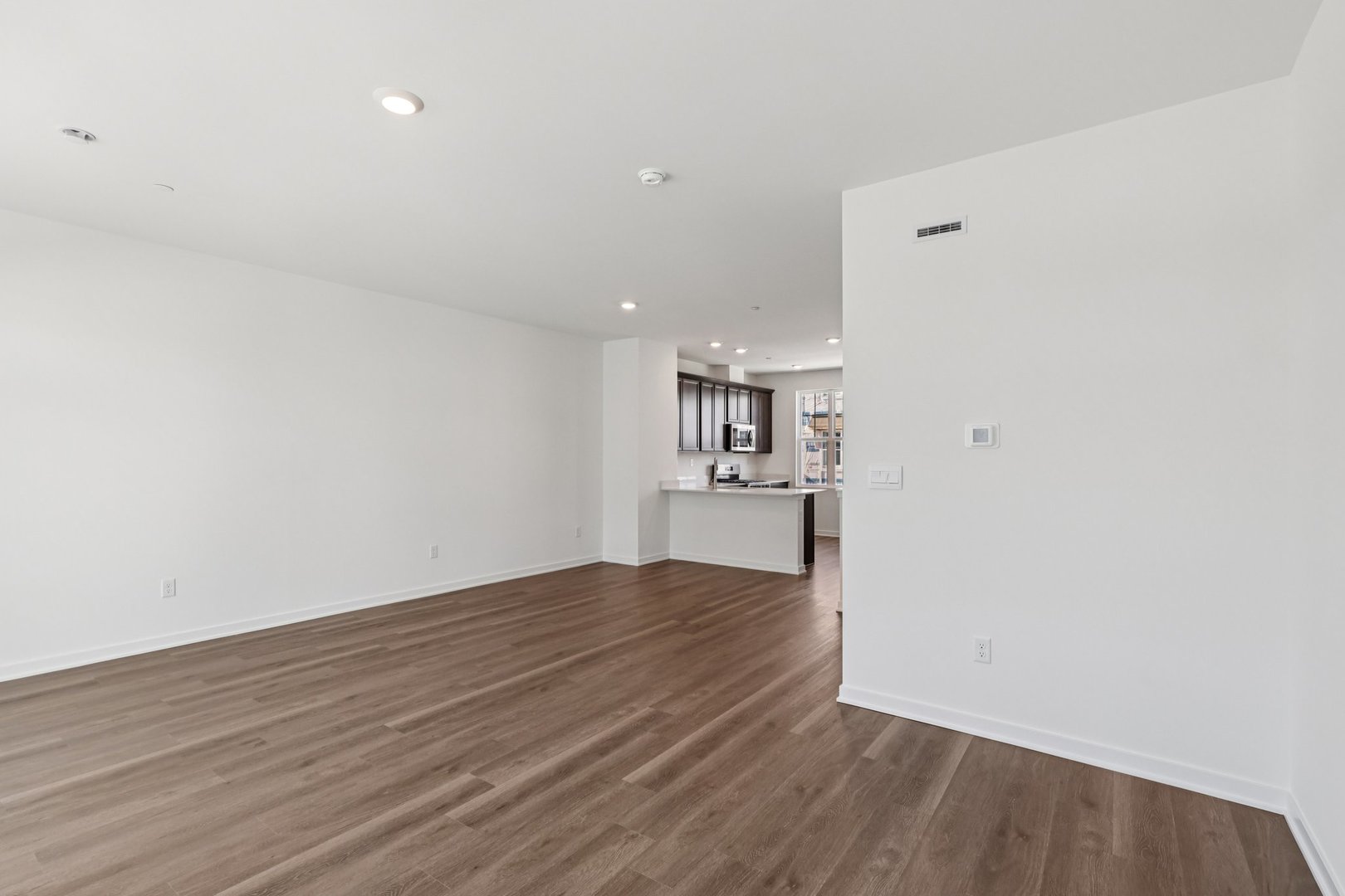 527 Yosemite Way Property Photo 8