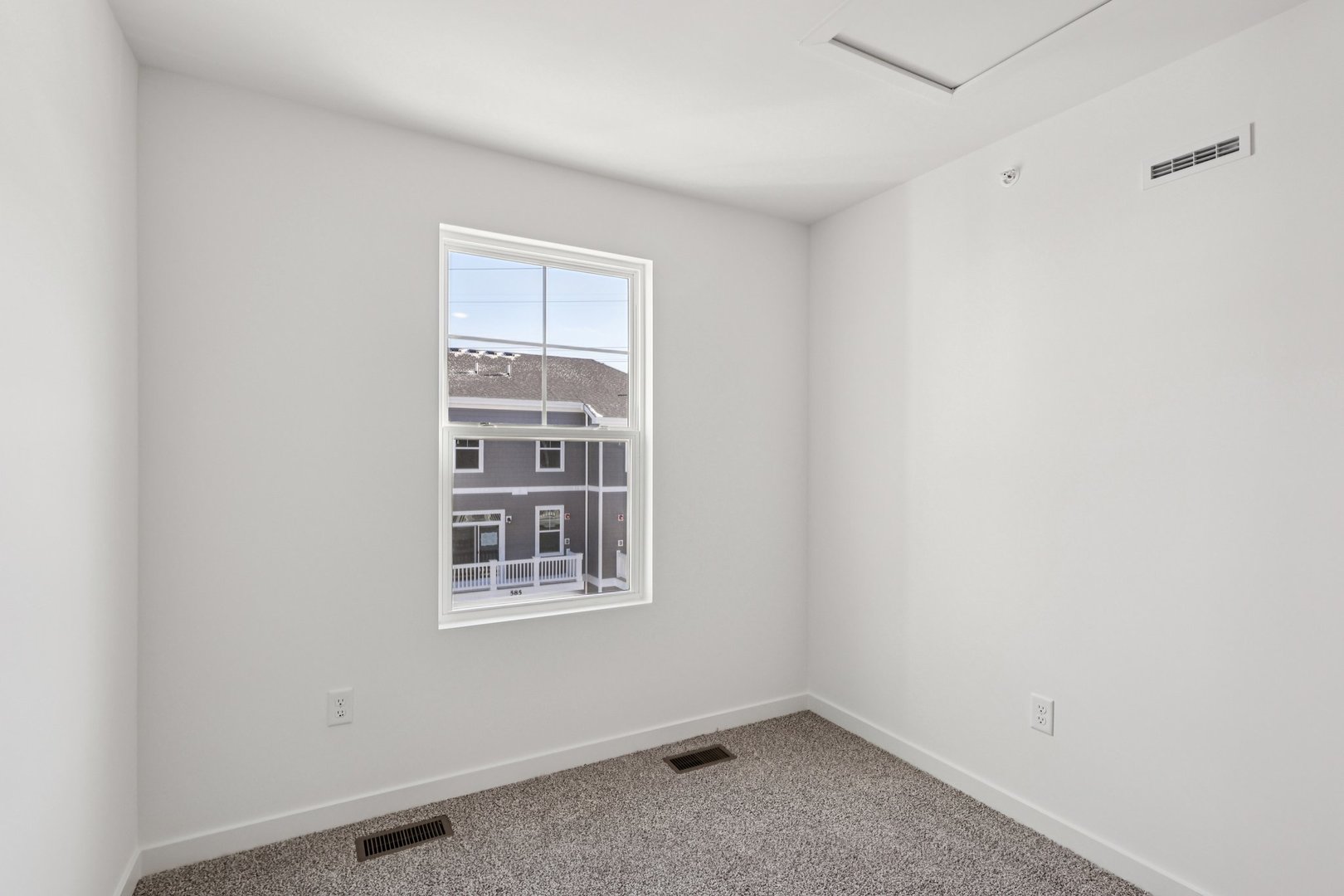 527 Yosemite Way Property Photo 16