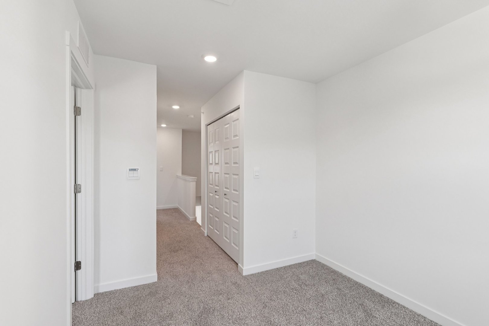 527 Yosemite Way Property Photo 17