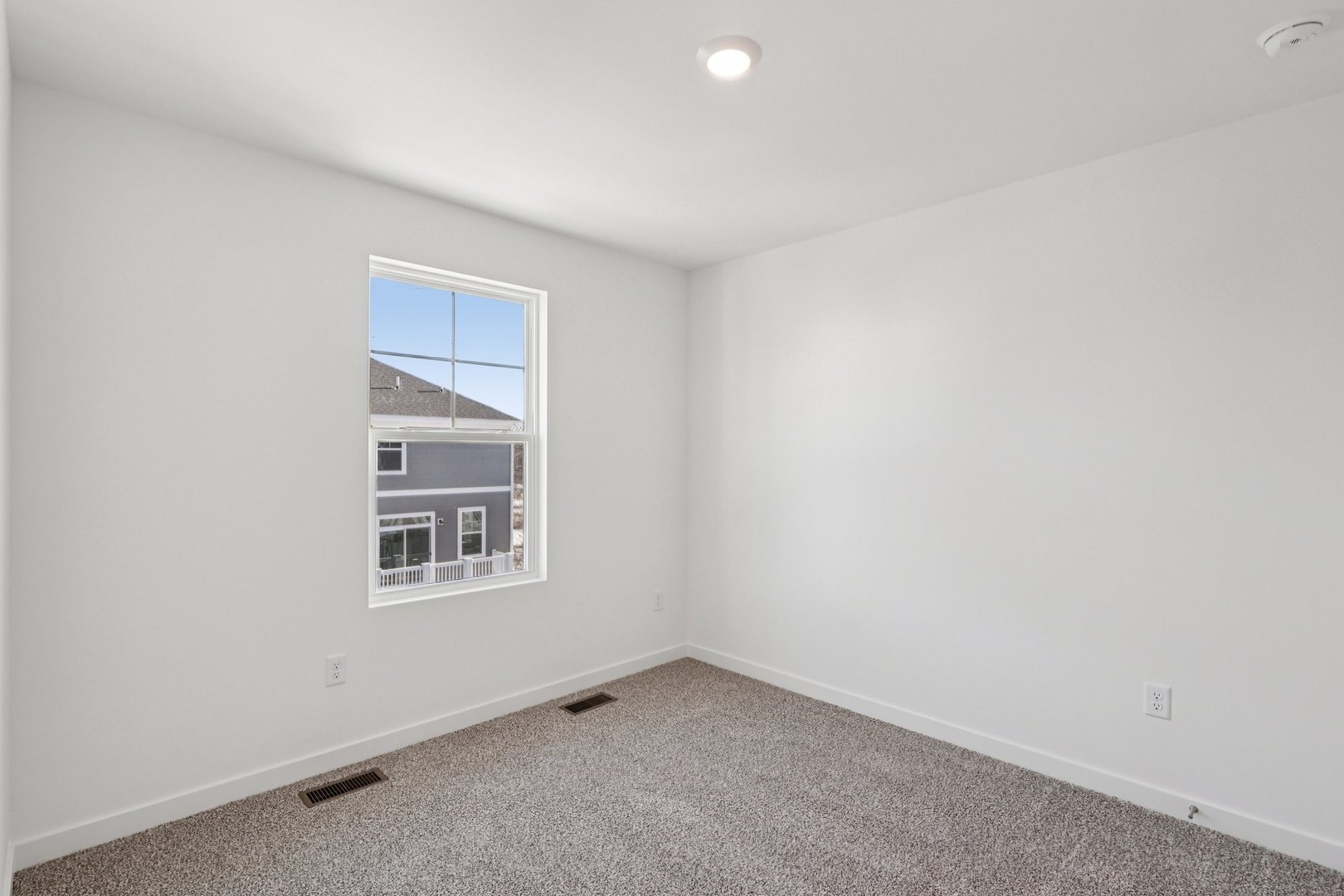 527 Yosemite Way Property Photo 18