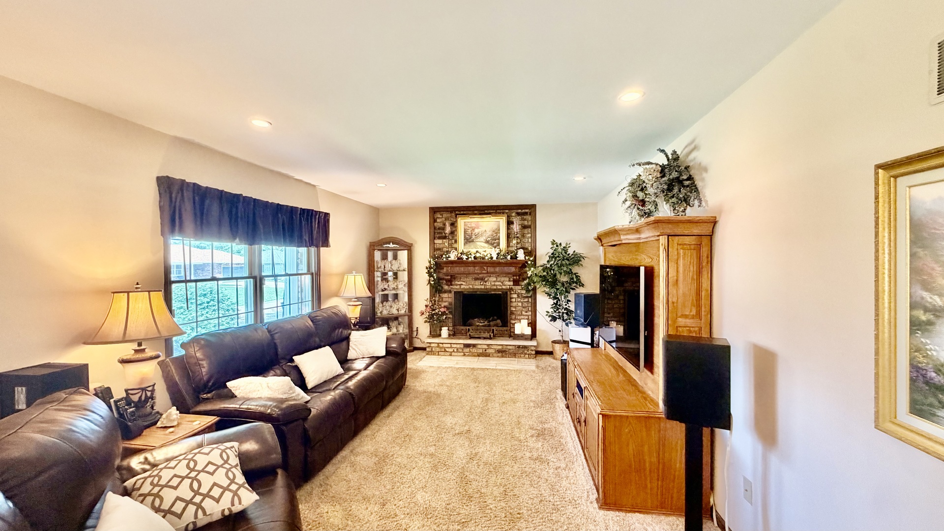 545 Meadowbrook Property Photo 4