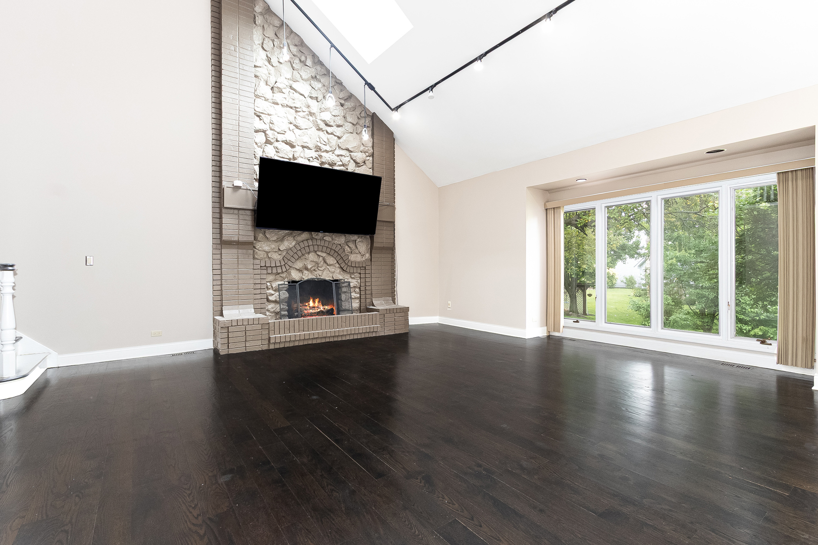 4072 Broadmoor Circle Property Photo 6