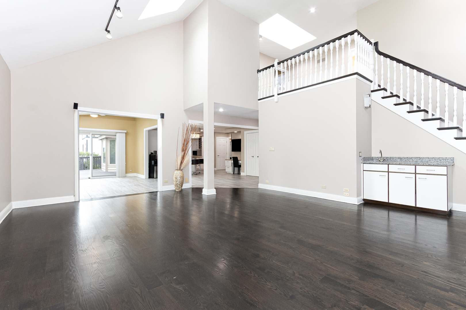 4072 Broadmoor Circle Property Photo 8
