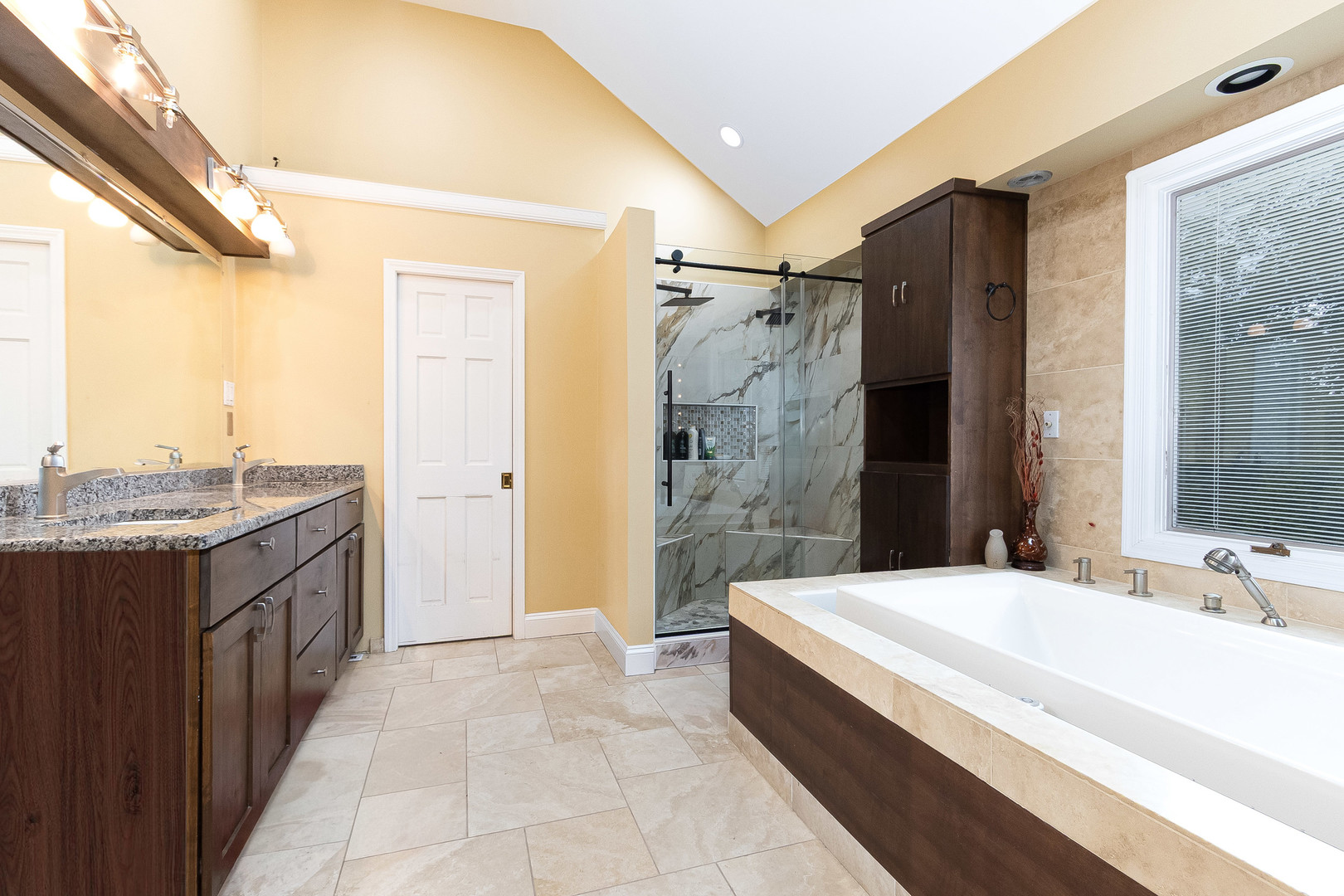 4072 Broadmoor Circle Property Photo 23
