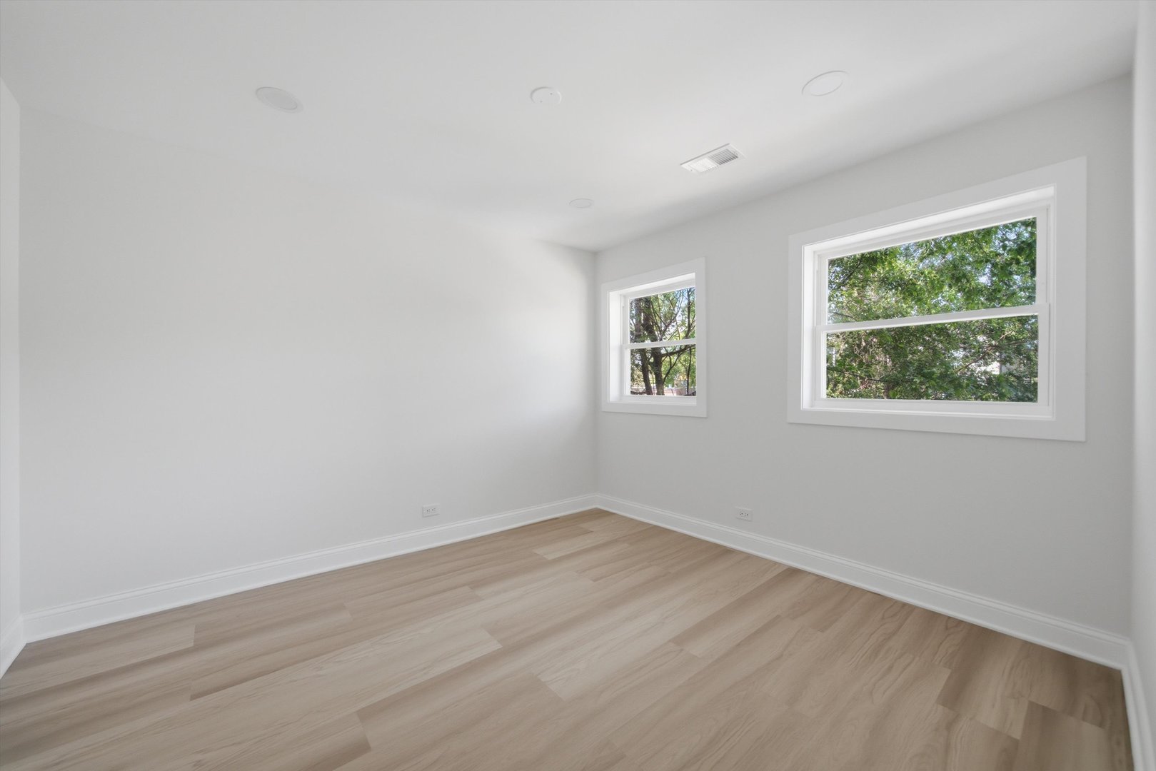 7914 S Essex Avenue Property Photo 27