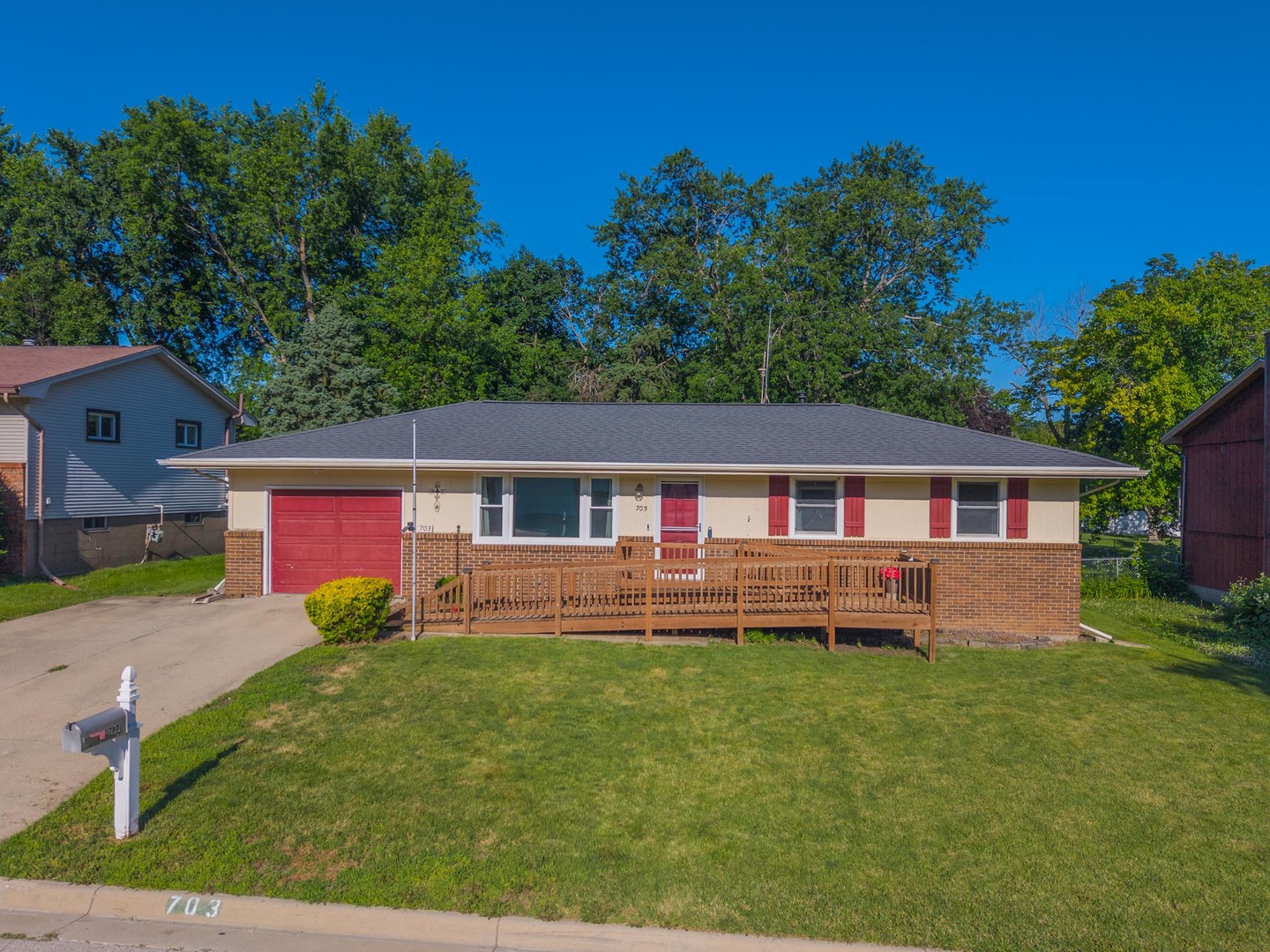 703 Lara Road Property Photo 2