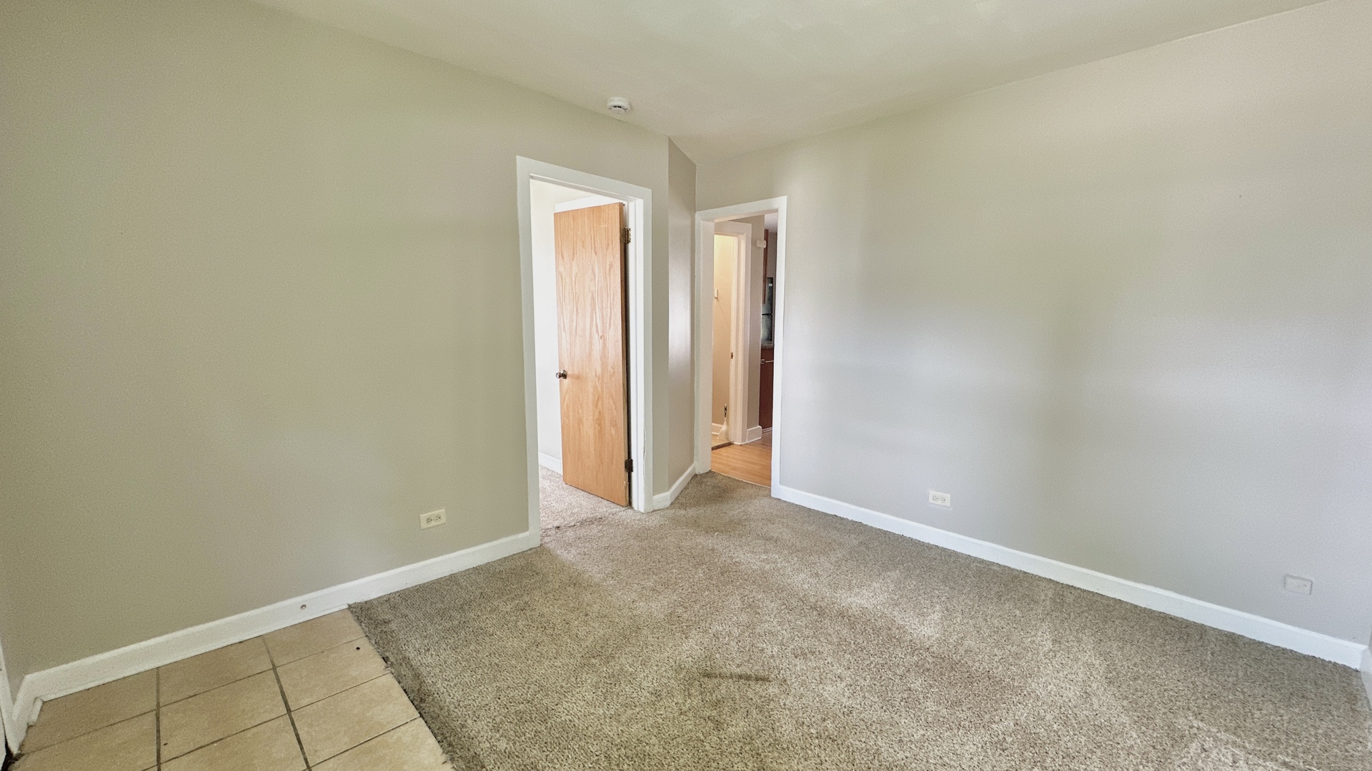 15031 Hamlin Avenue Property Photo 2