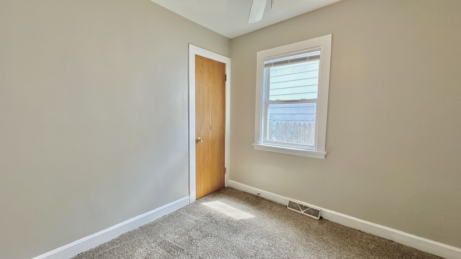 15031 Hamlin Avenue Property Photo 5