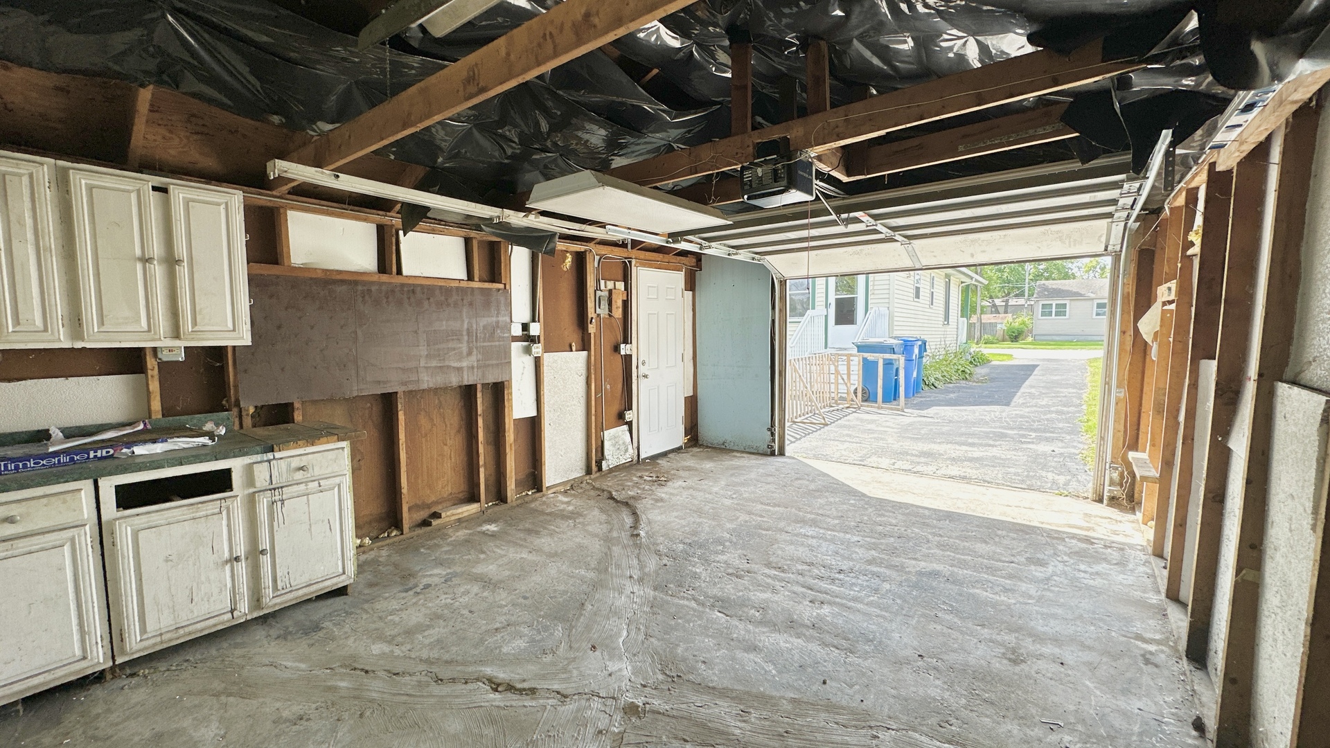 15031 Hamlin Avenue Property Photo 8