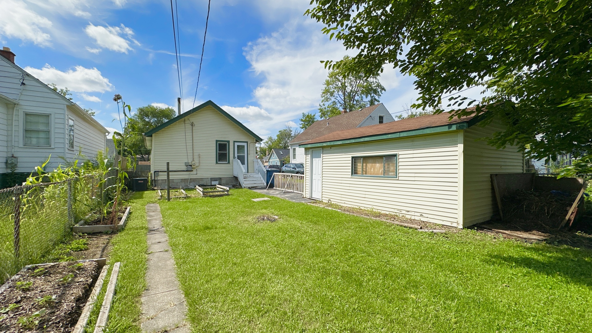 15031 Hamlin Avenue Property Photo 9