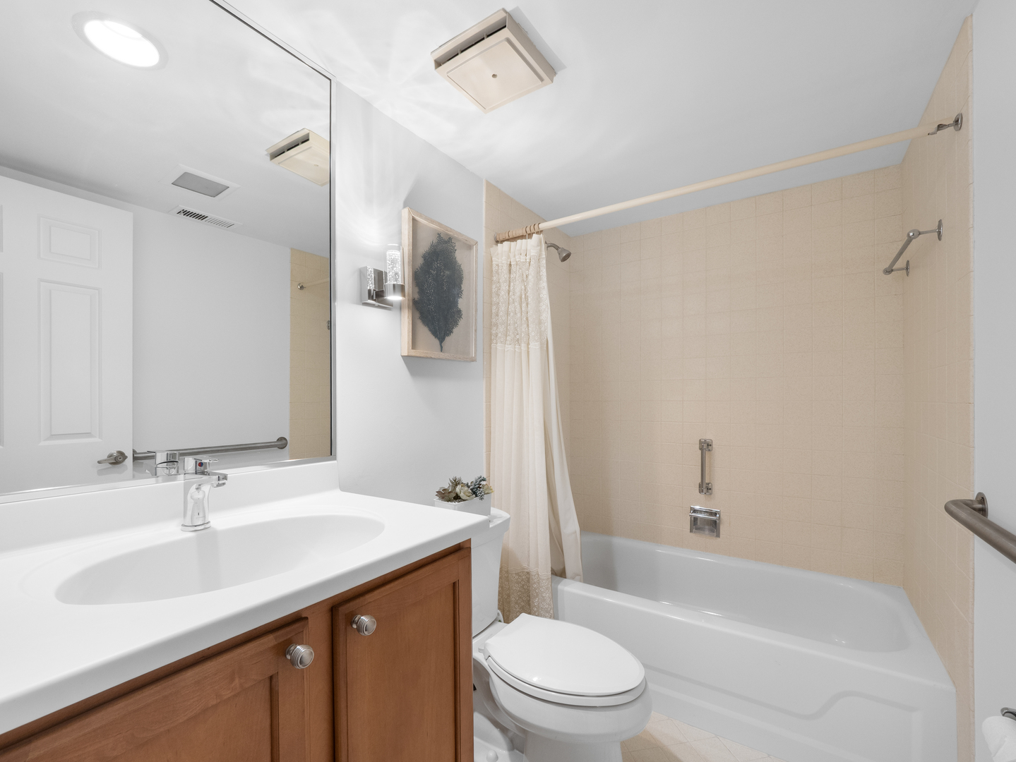 706 Waukegan Road C-203 Property Photo 10