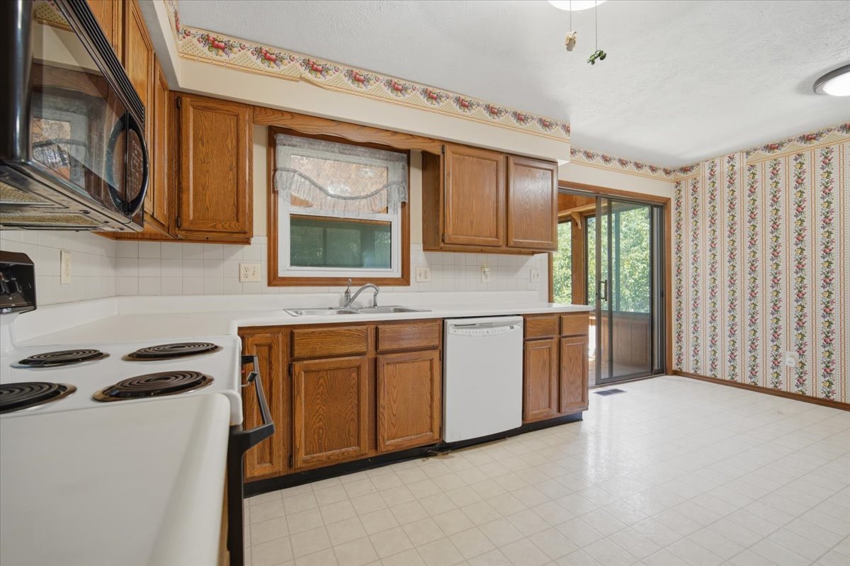 1301 Chadwick Drive Property Photo 8