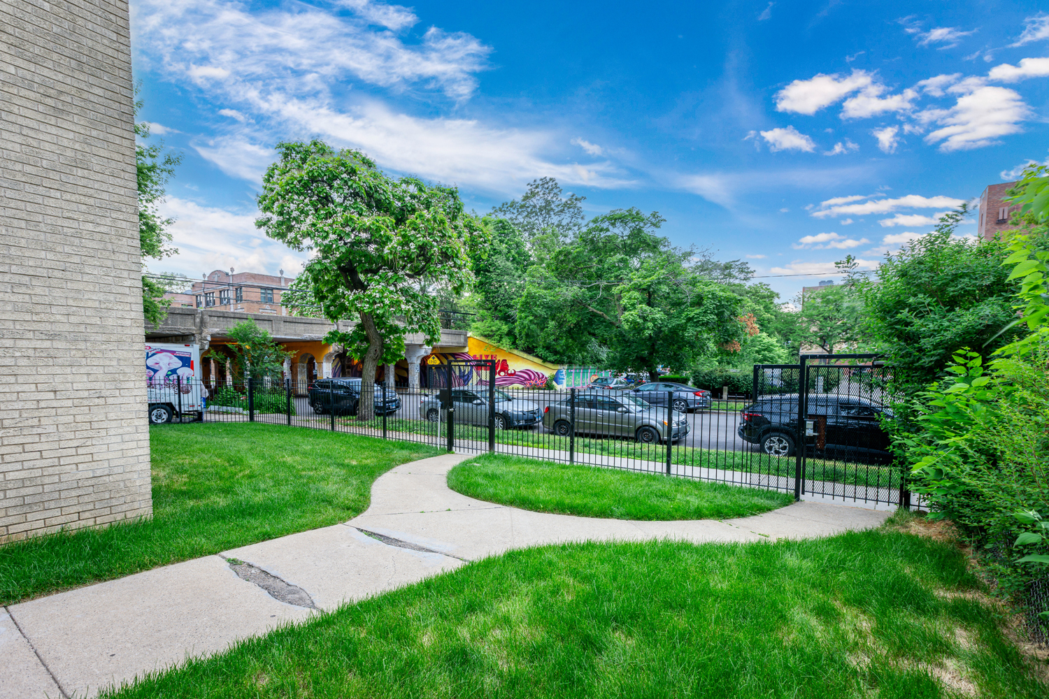 1404 W Estes Avenue Property Photo 4