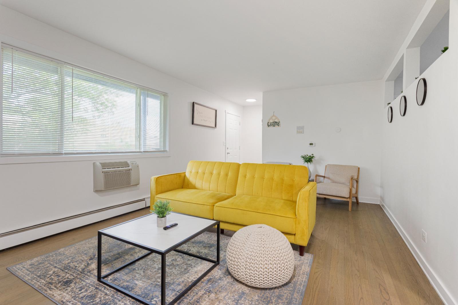 1404 W Estes Avenue Property Photo 6