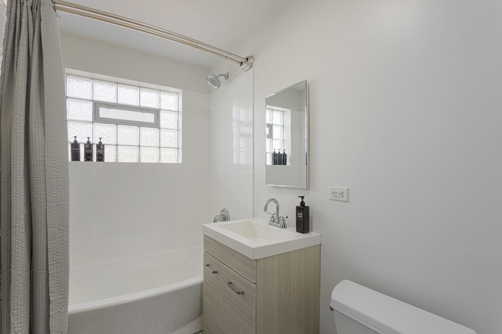1404 W Estes Avenue Property Photo 28