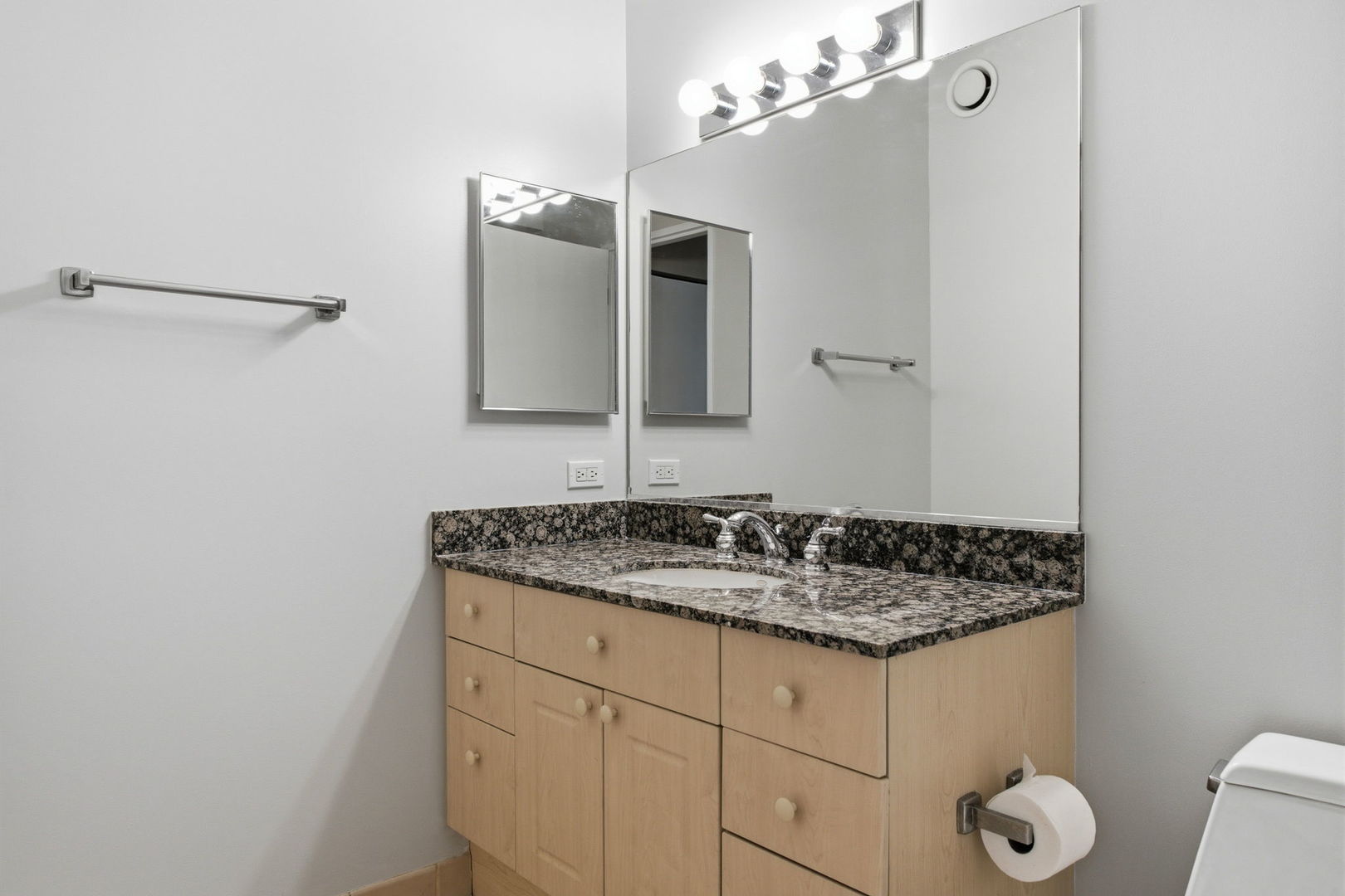 512 N Mcclurg Court 2402 Property Photo 15