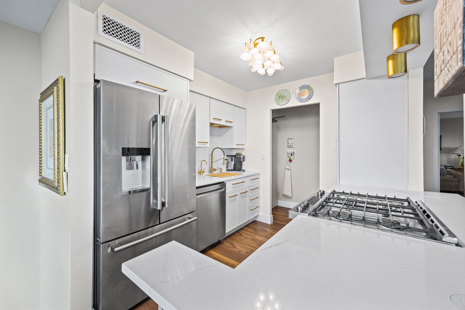 1000 N Lake Shore Drive 808 Property Photo 9