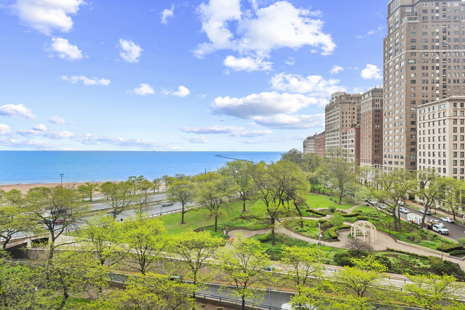 1000 N Lake Shore Drive 808 Property Photo 27