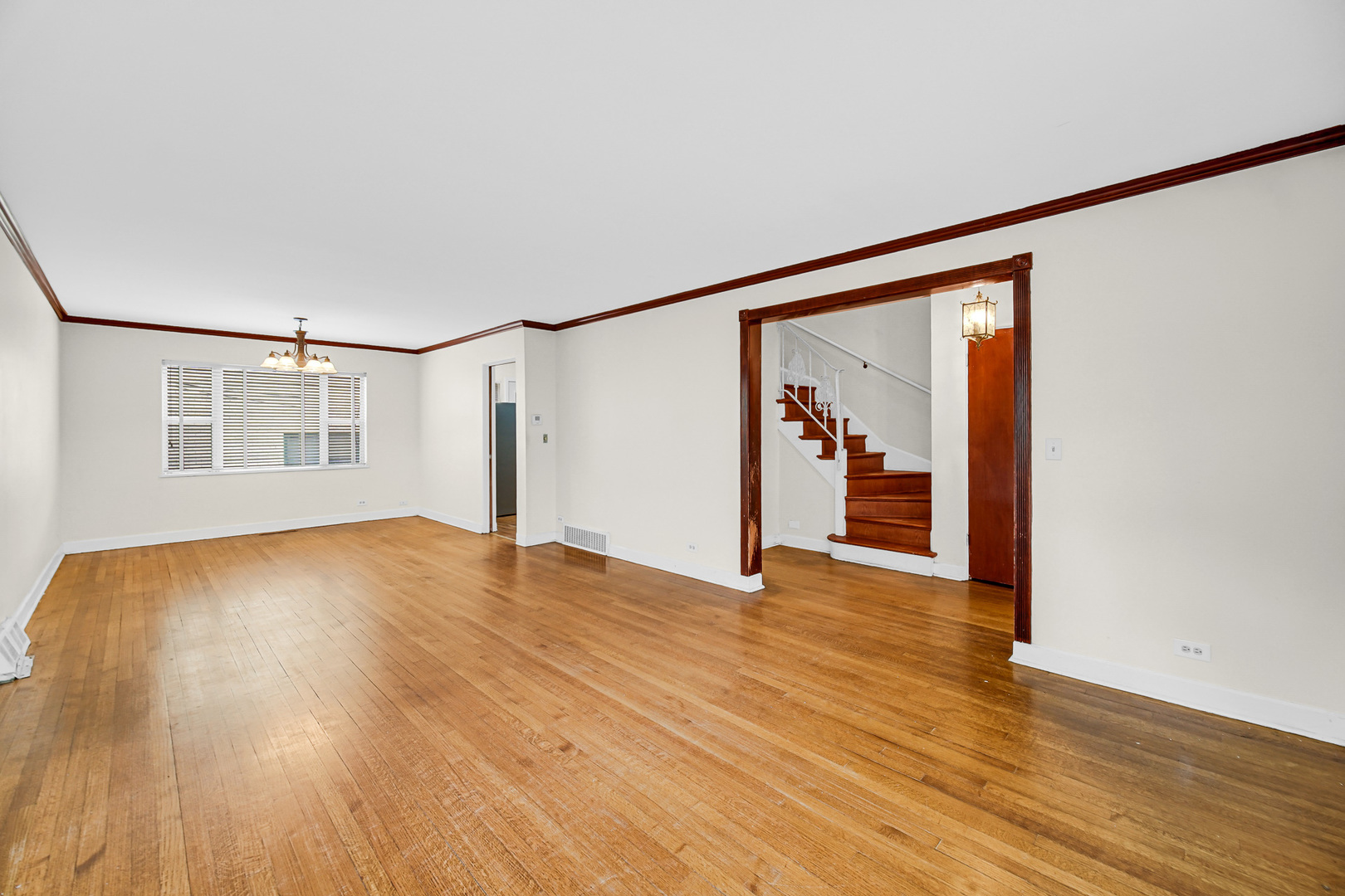 7248 N Ridge Boulevard Property Photo 5