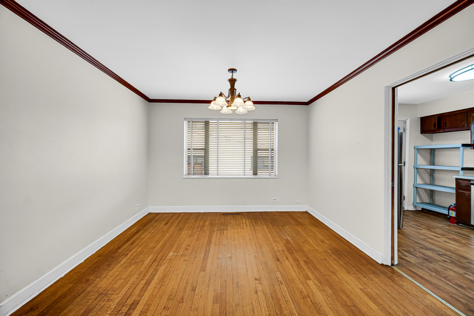 7248 N Ridge Boulevard Property Photo 7