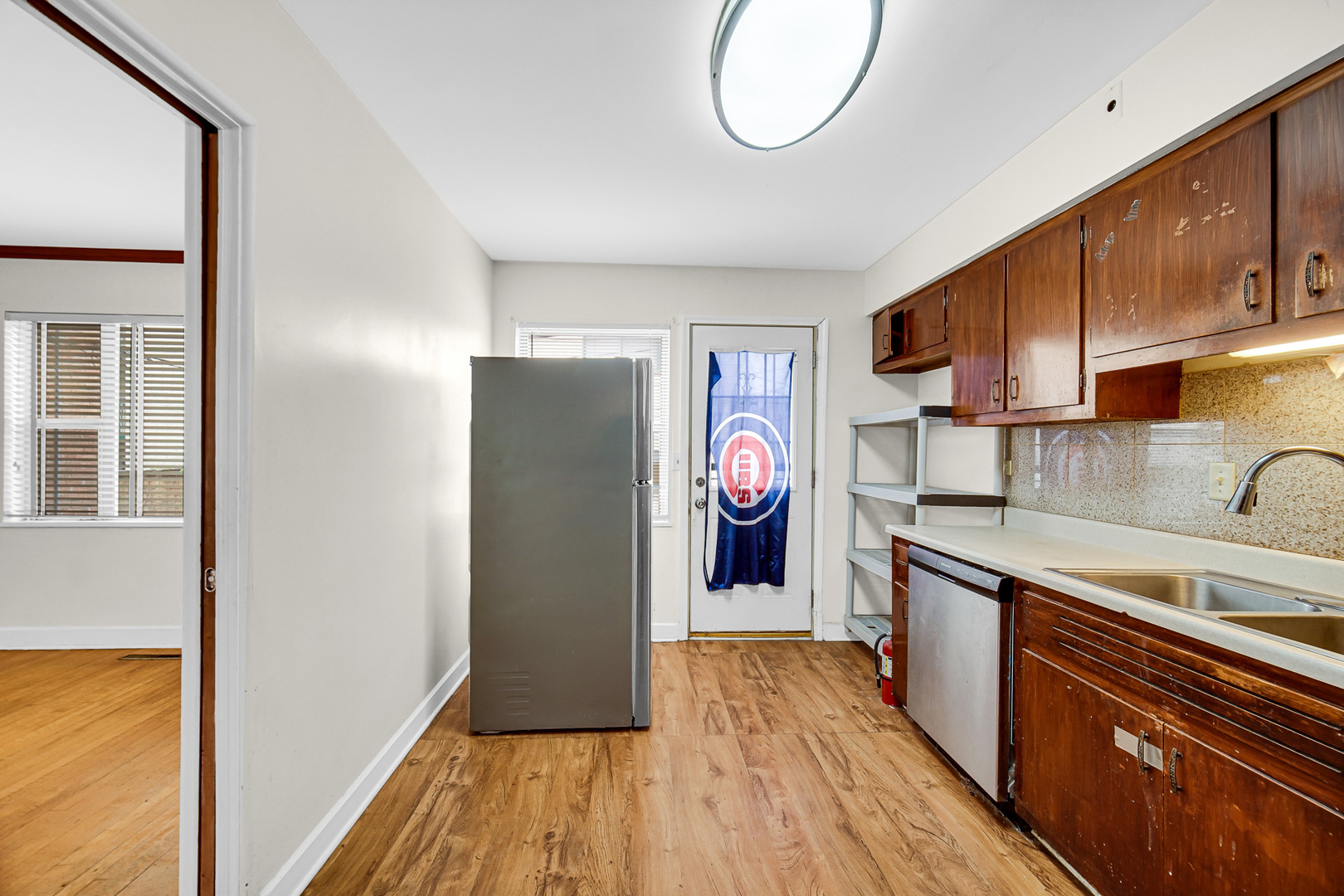 7248 N Ridge Boulevard Property Photo 11