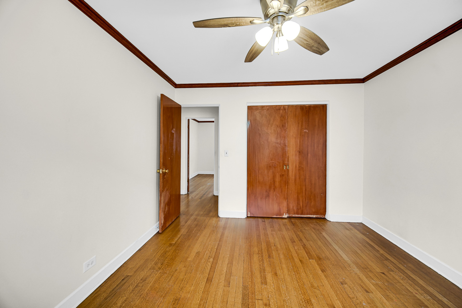 7248 N Ridge Boulevard Property Photo 16