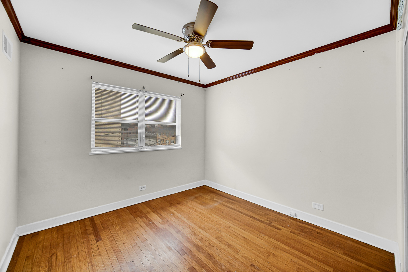 7248 N Ridge Boulevard Property Photo 17