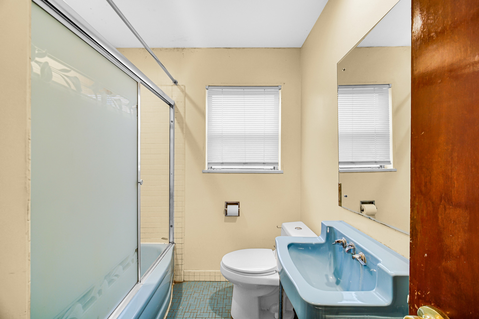 7248 N Ridge Boulevard Property Photo 19