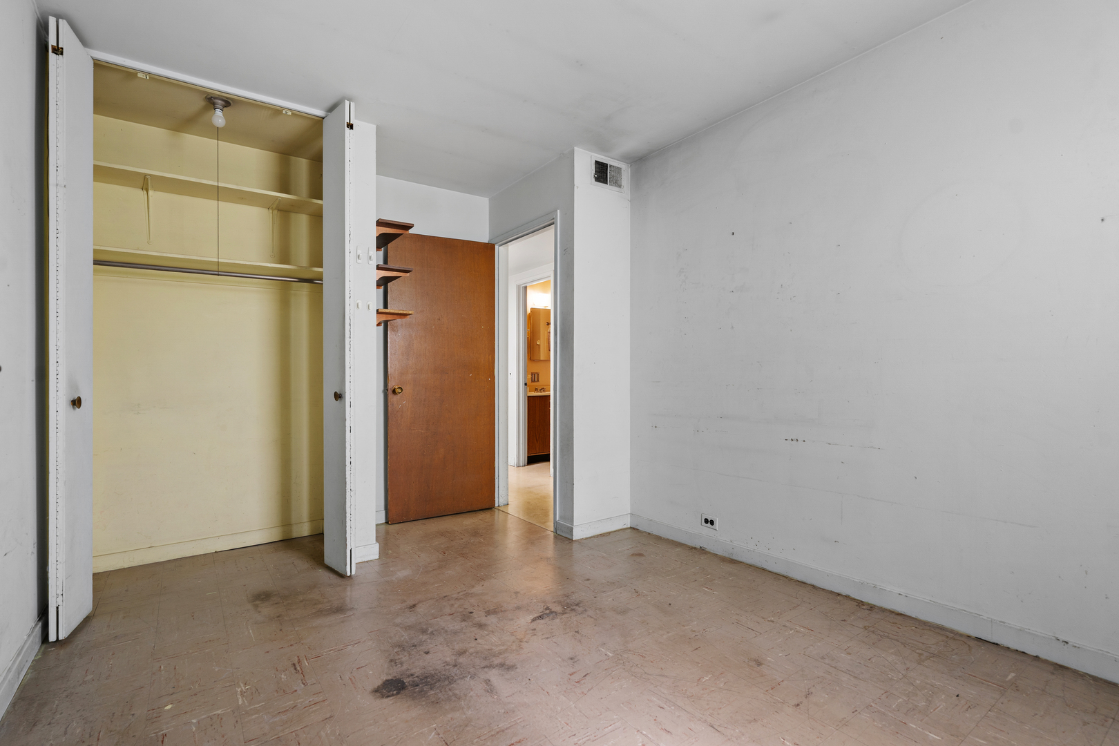 4753 S Woodlawn Avenue Property Photo 12