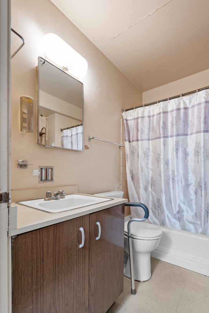 4753 S Woodlawn Avenue Property Photo 18