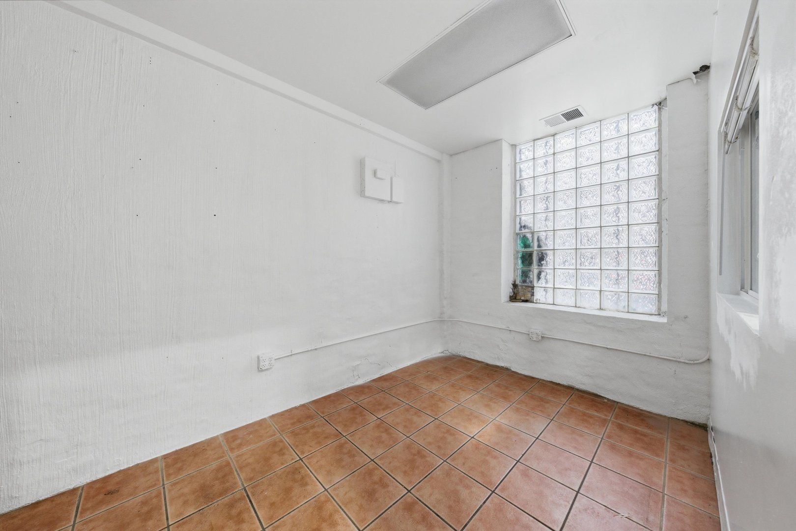 2290 S Blue Island Avenue Property Photo 3