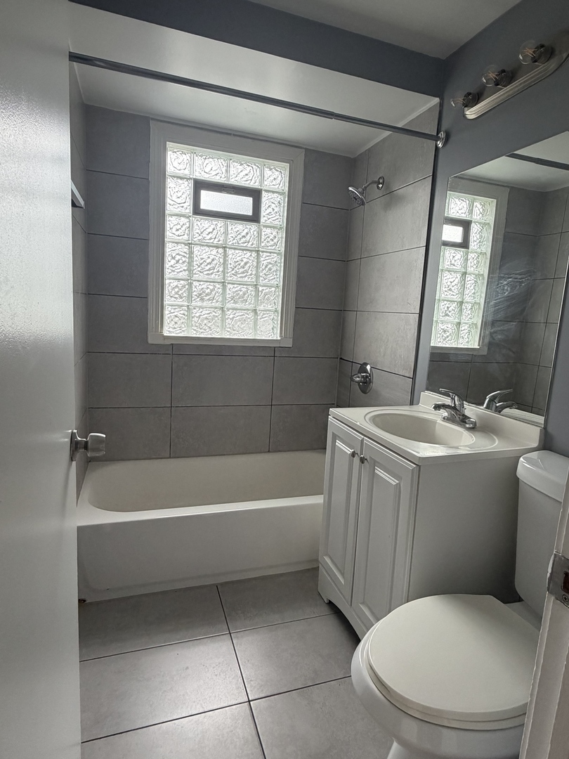 1024 S Wolf Road Property Photo 5